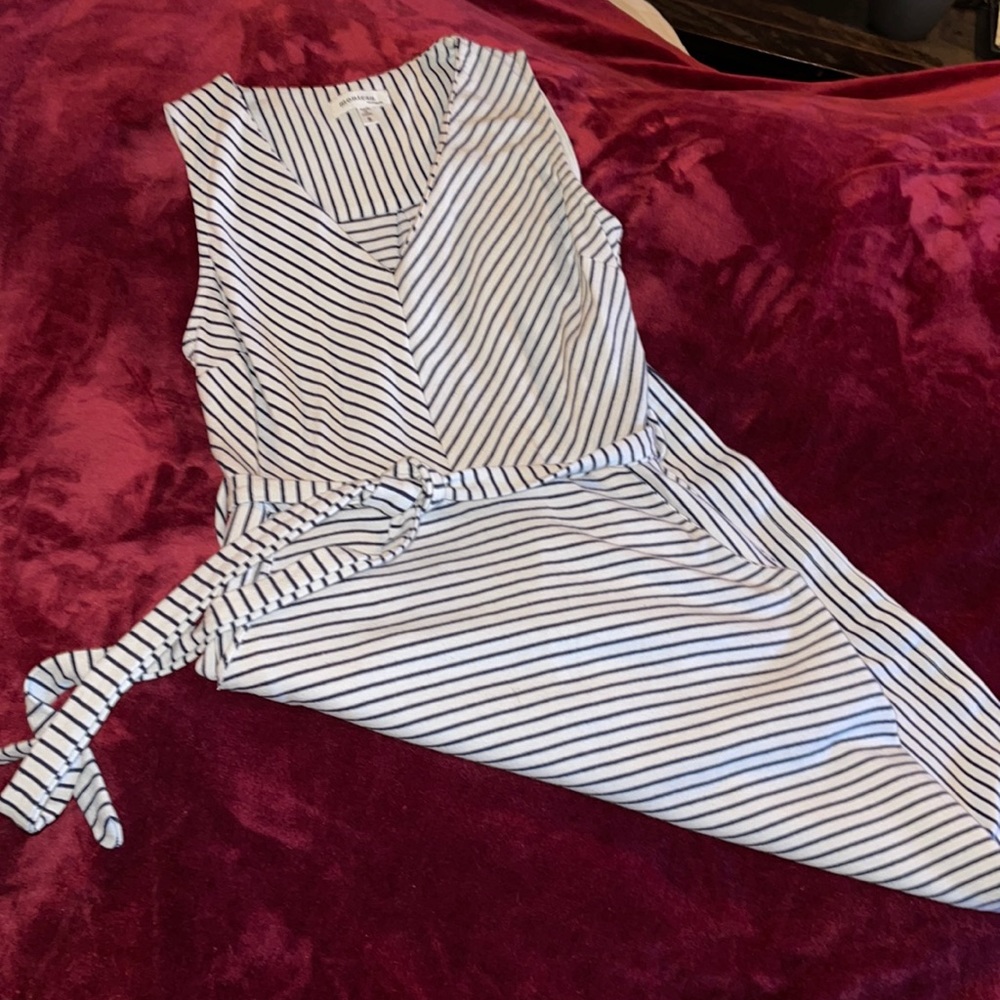 NWOT-Sleeveless v-neck fit and flare dress